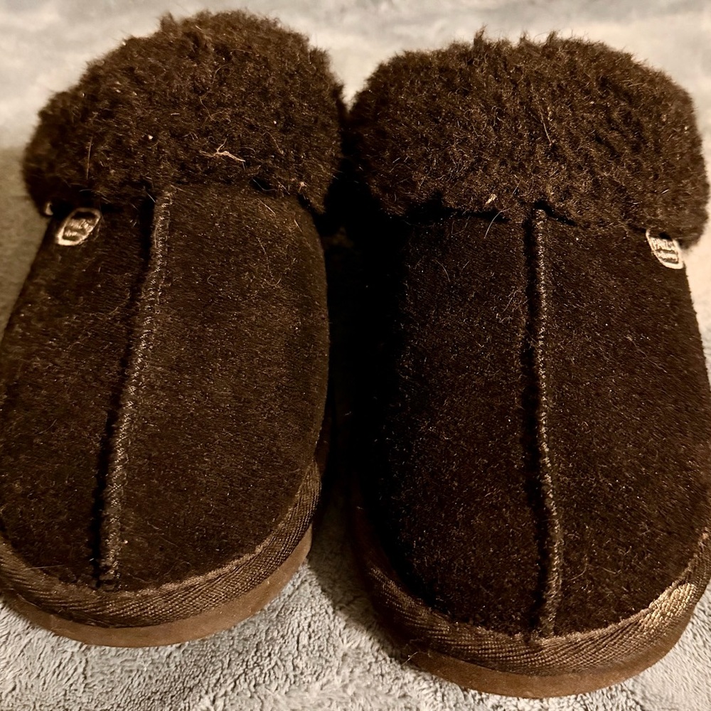 Pawz (Bearpaw) slippers